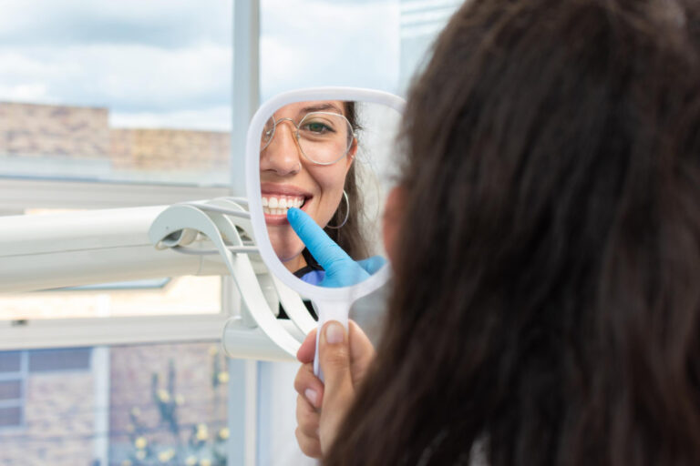 Blog - Dentistas e planos odontológicos para VOCÊ, SUA FAMÍLIA E SUA EMPRESA. Saúde preventiva nas empresas – equipe de colaboradores em ambiente de trabalho saudável